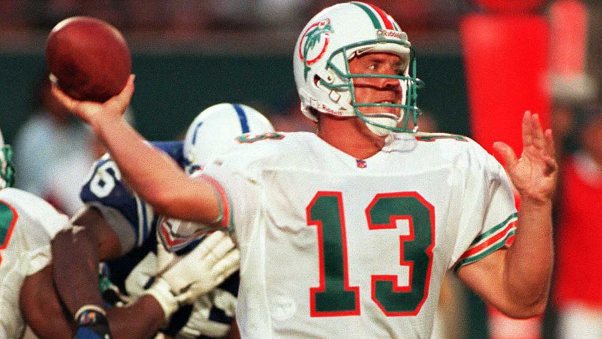 Dan Marino throws with Dolphins