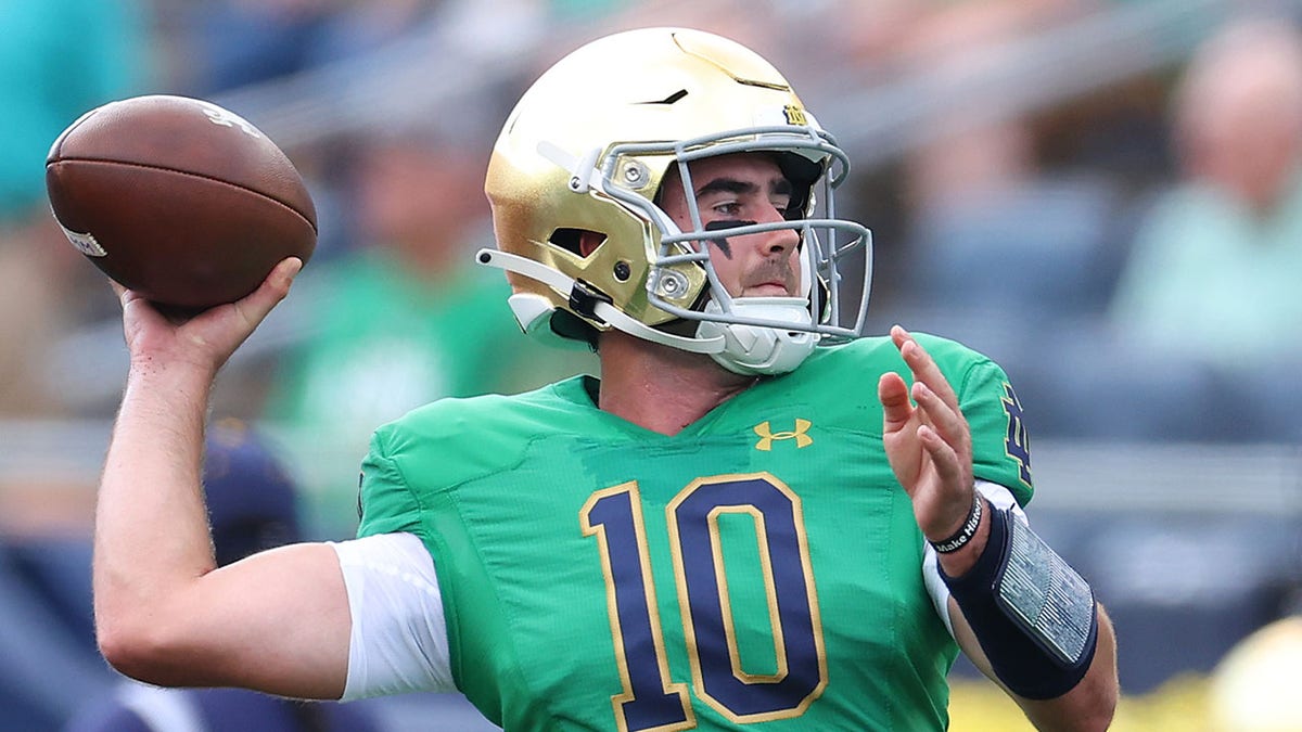 Notre Dame QB Drew Pyne gets ripped by offensive coordinator after rough start to game