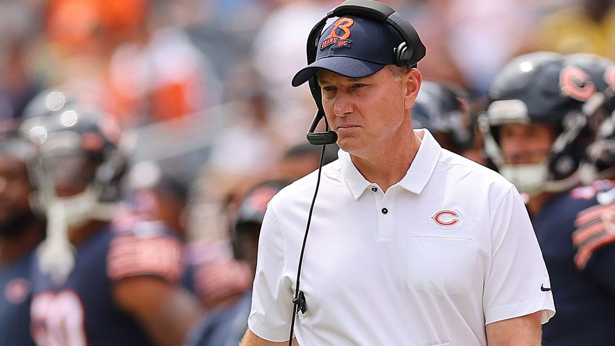 Bears Coach Matt Eberflus To Take Over Defensive Play-calling Duties ...