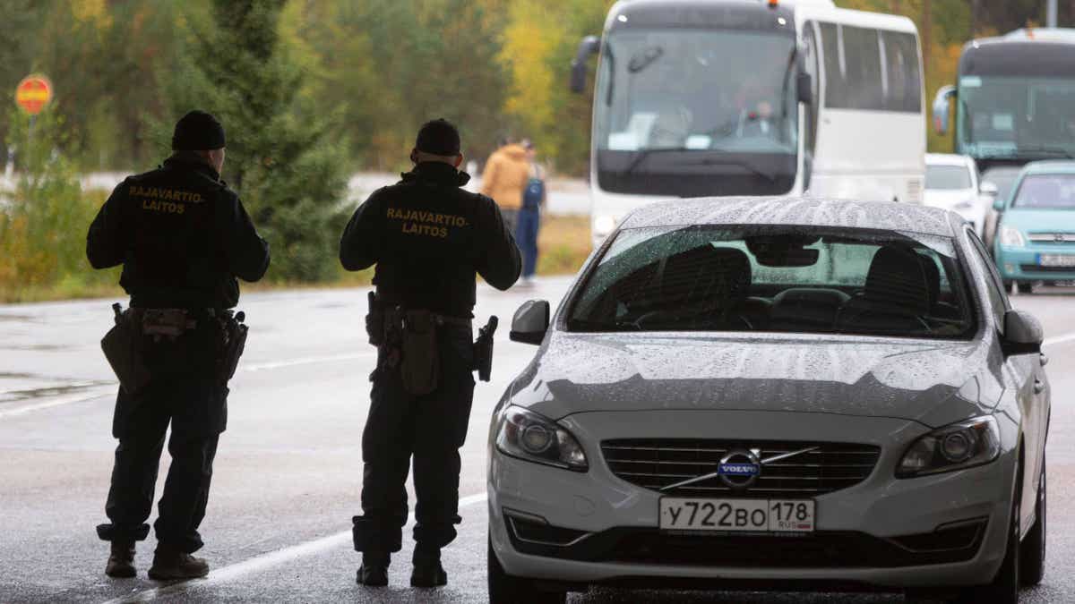 Finnish border agents