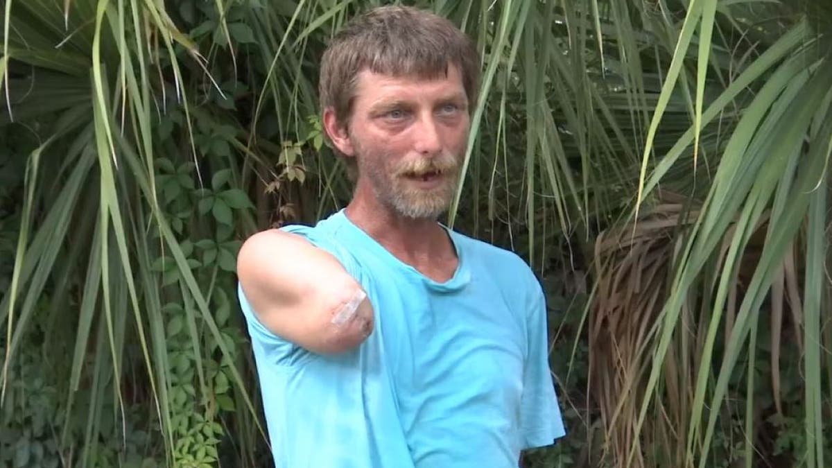 Alligator attack victim Eric Merda speaks to media in blue shirt