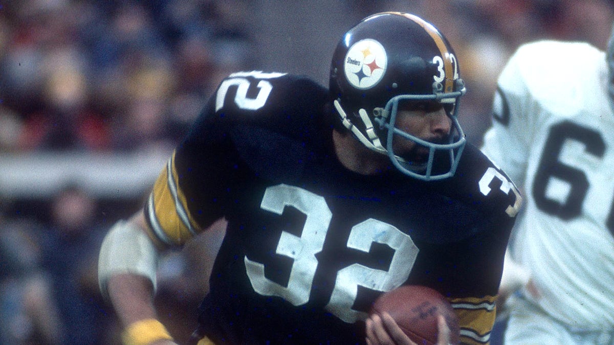 Franco Harris with ball