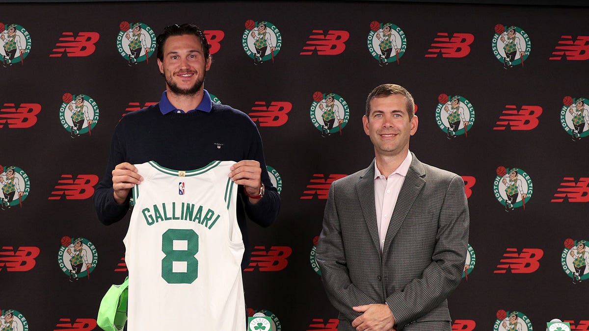 Danilo Gallinari introduced to Celtics