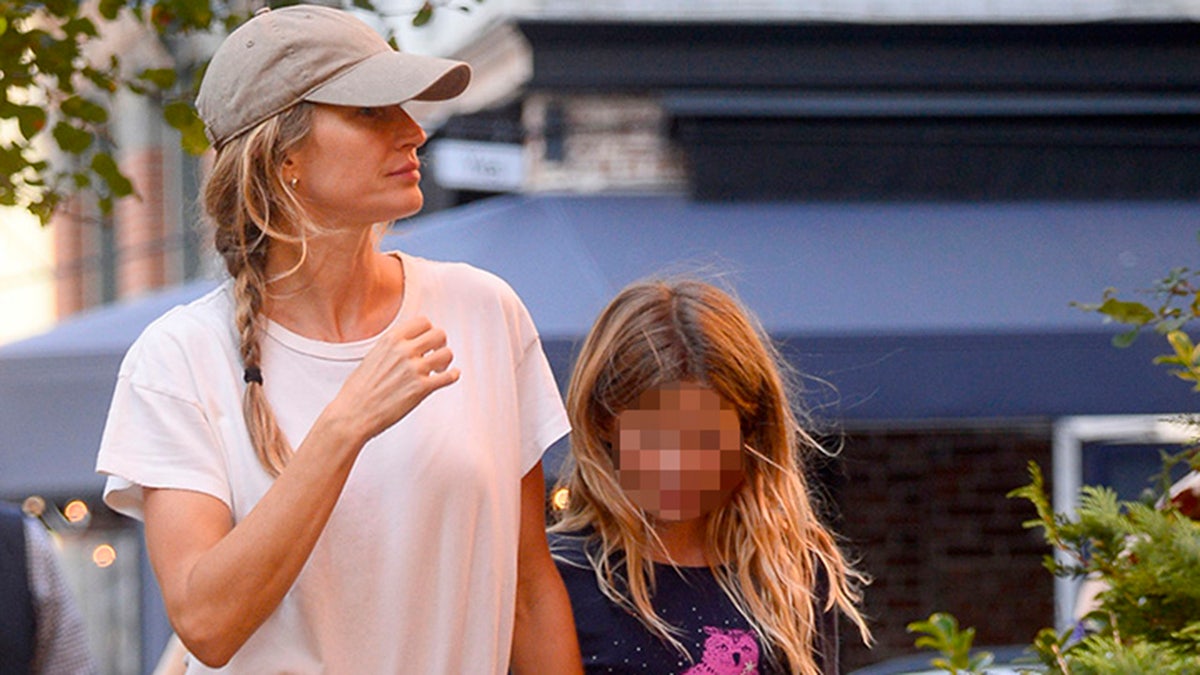 Gisele Bundchen and daughter