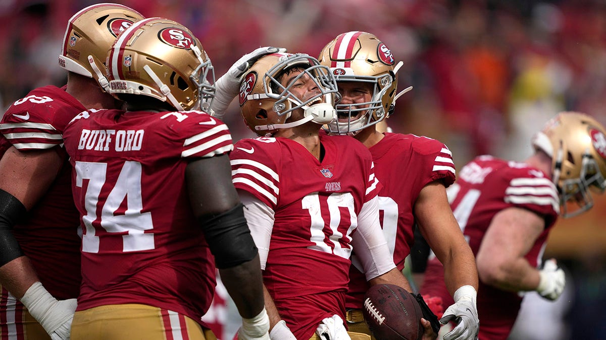 Niners celebrate with Jimmy Garoppolo