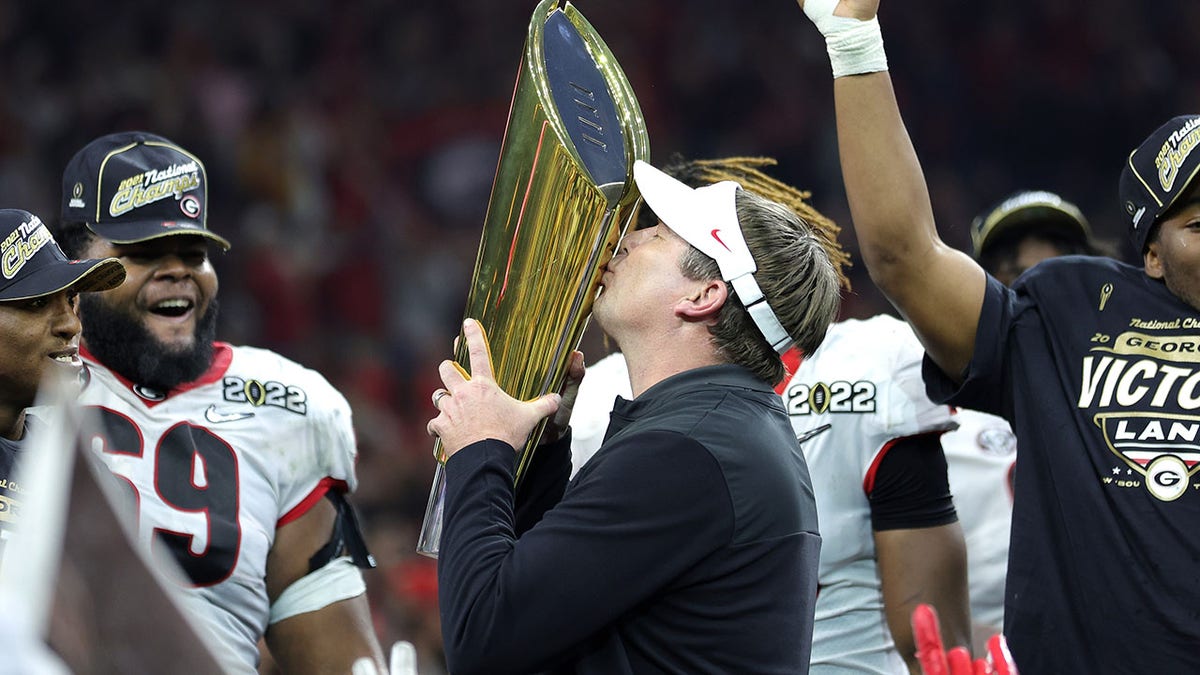 Kirby Smart kissing trophy