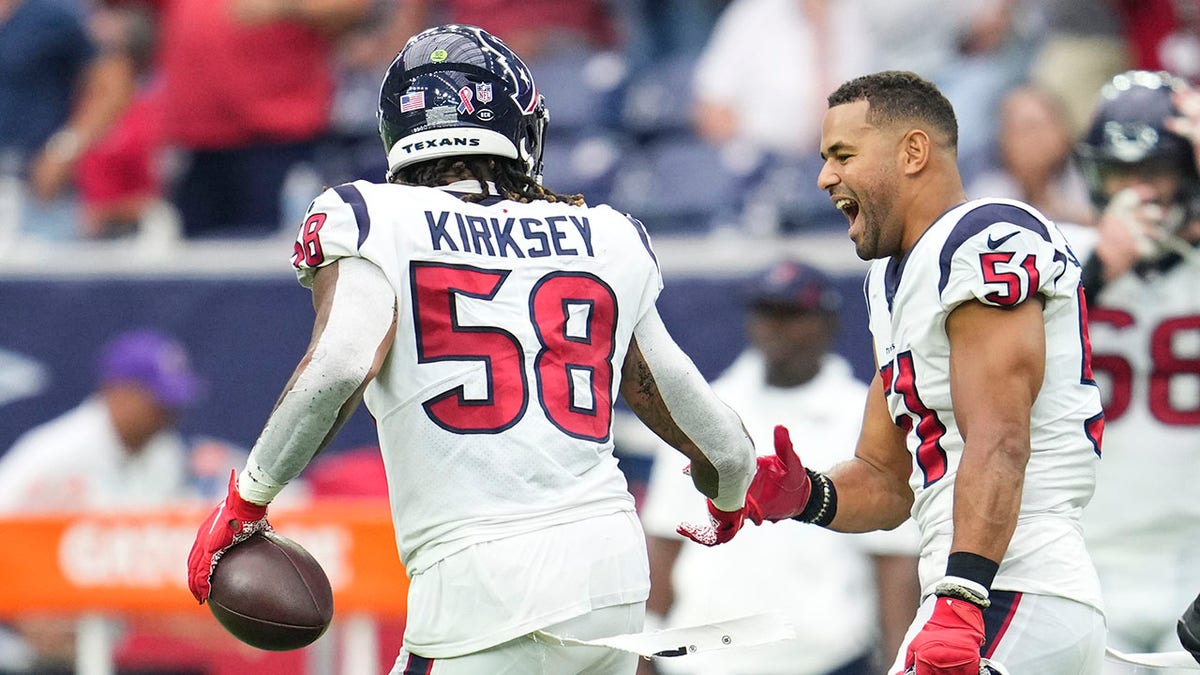 Houston Texans gift new uniforms, equipment to Uvalde HS before Friday's first  home game