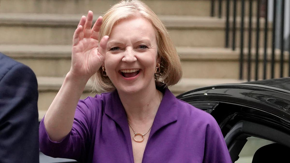 Liz Truss waving and smiling at a crowd