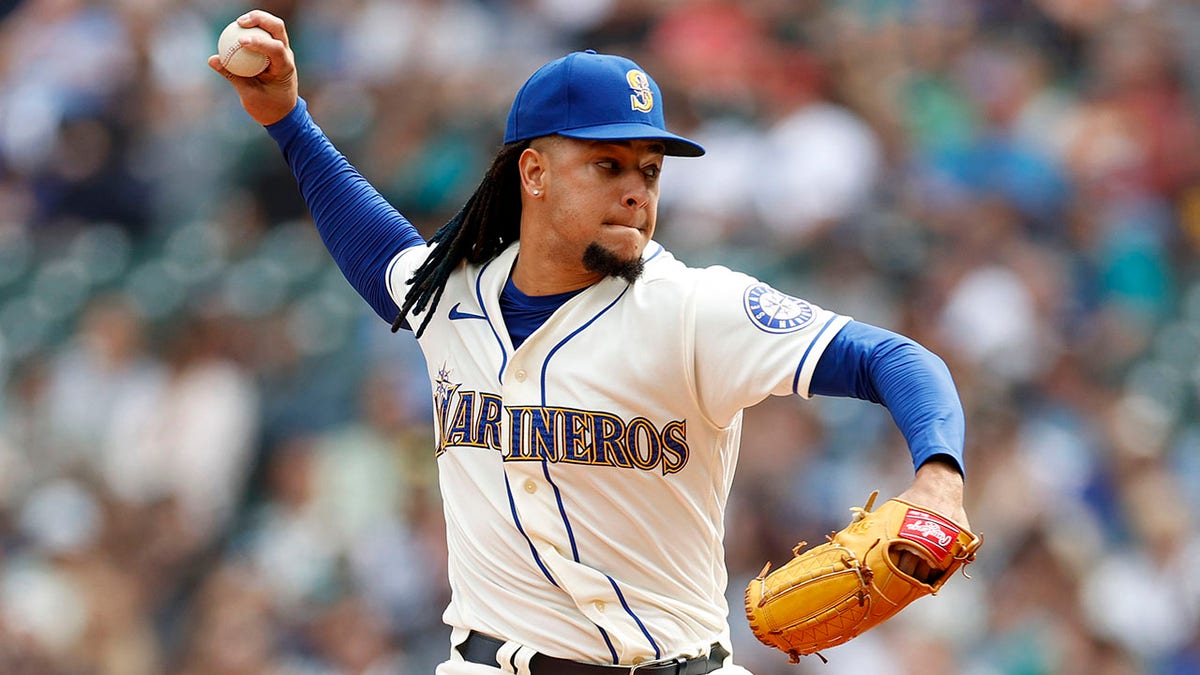 Luis Castillo pitching with Mariners