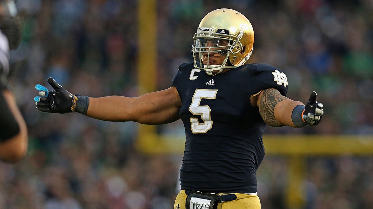 Manti Te'o playing for Notre Dame