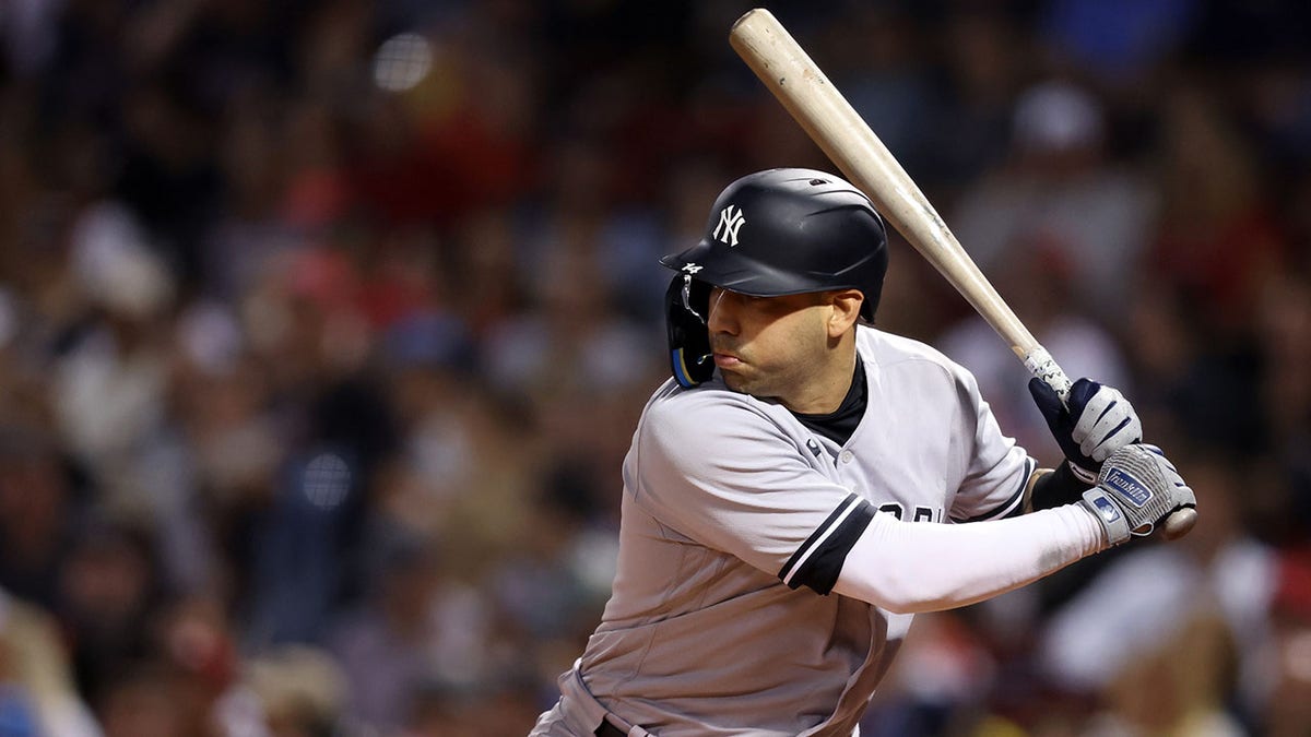 Marwin González's big day leads Yankees to 14-2 win over Phillies