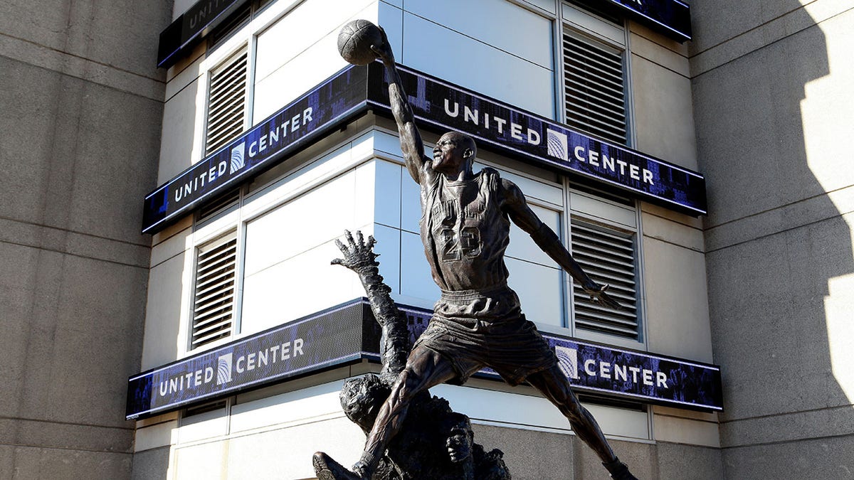 Michael Jordan statue in Chicago