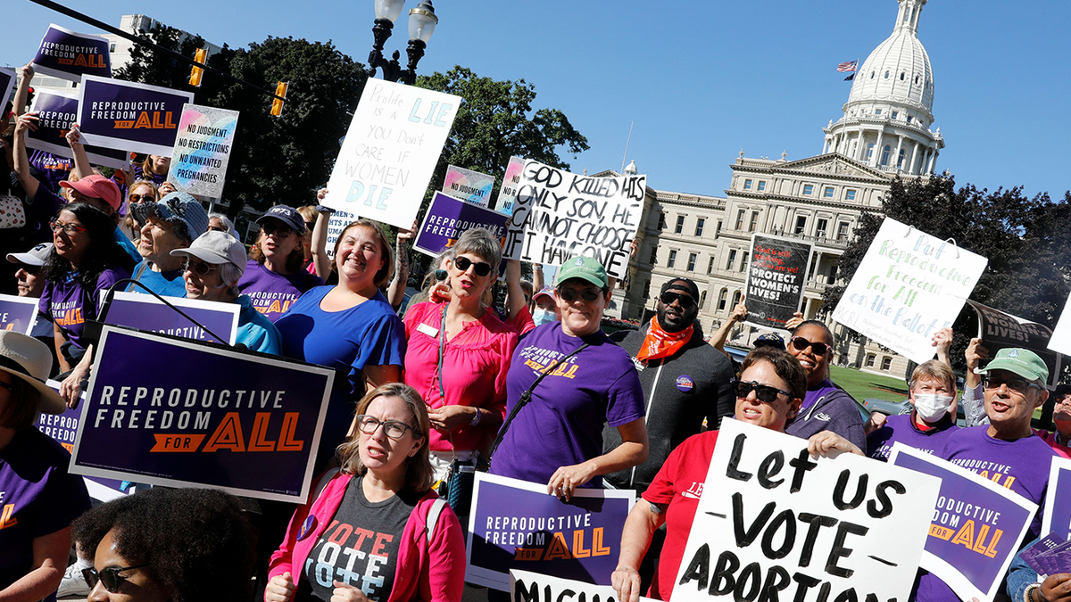 photo shows pro-abortion protesters in michigan