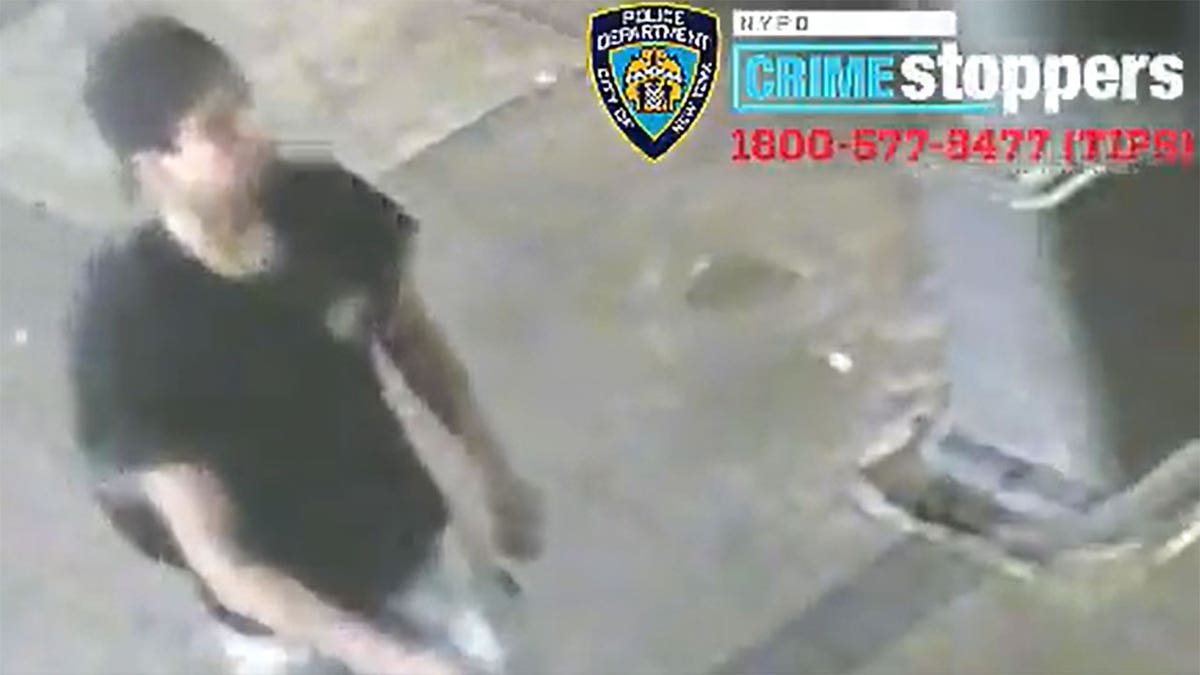 NYC sexual abuse suspect Baeza Rendon walks down street