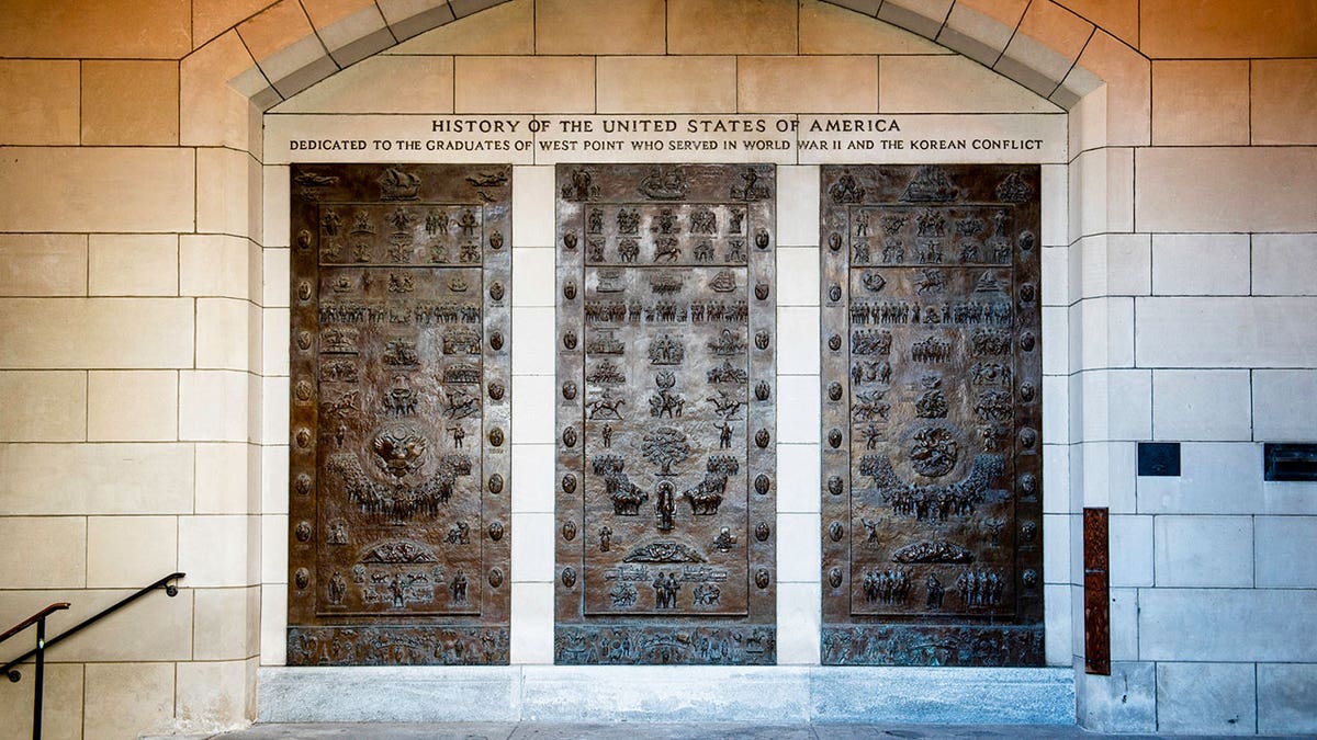 A shot of the three West Point panels that include Confederate leaders engraved