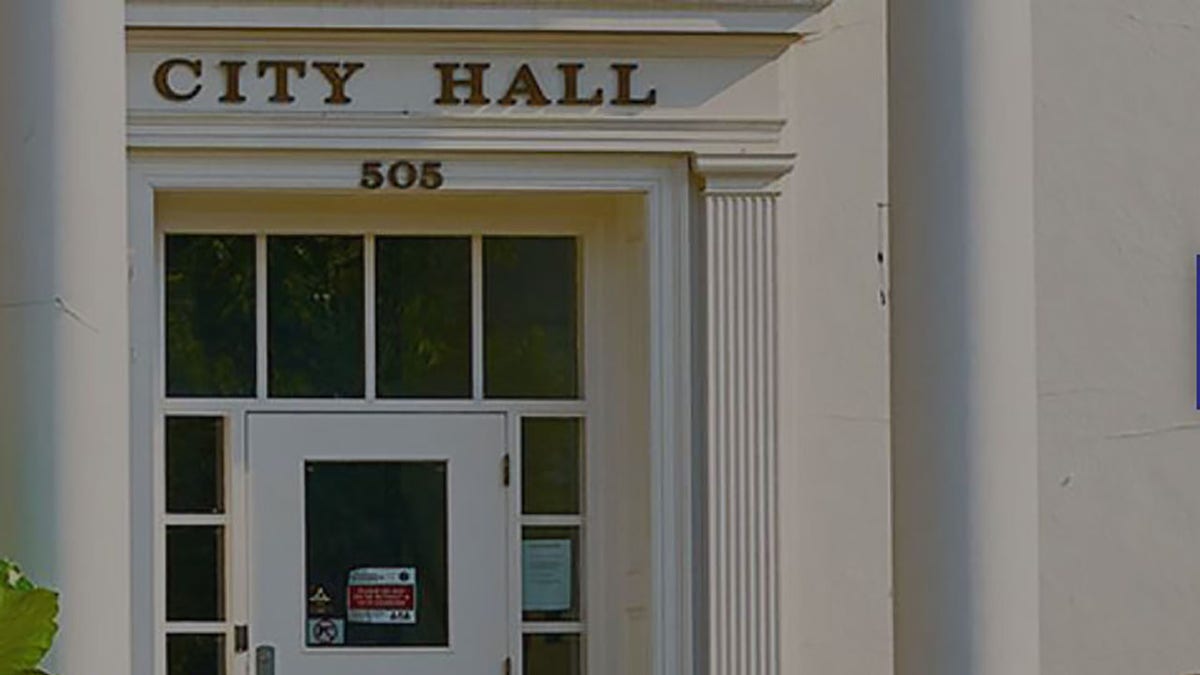 The outside of Park Ridge's City Hall