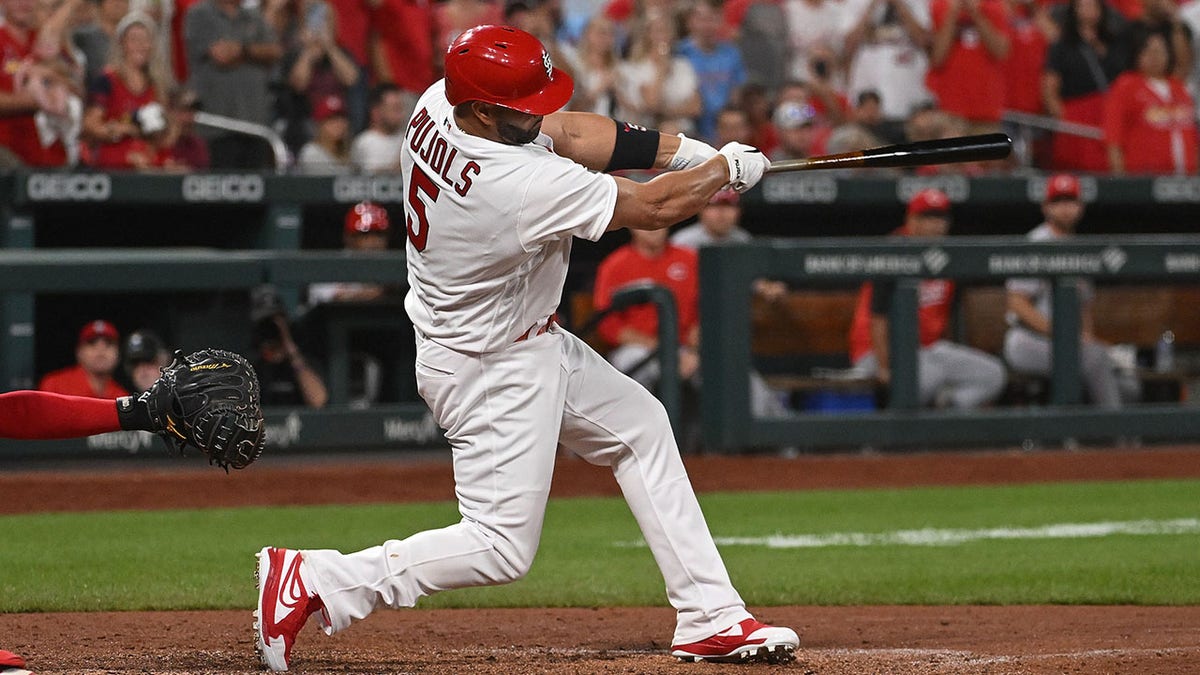 Albert Pujols hits 698th home run