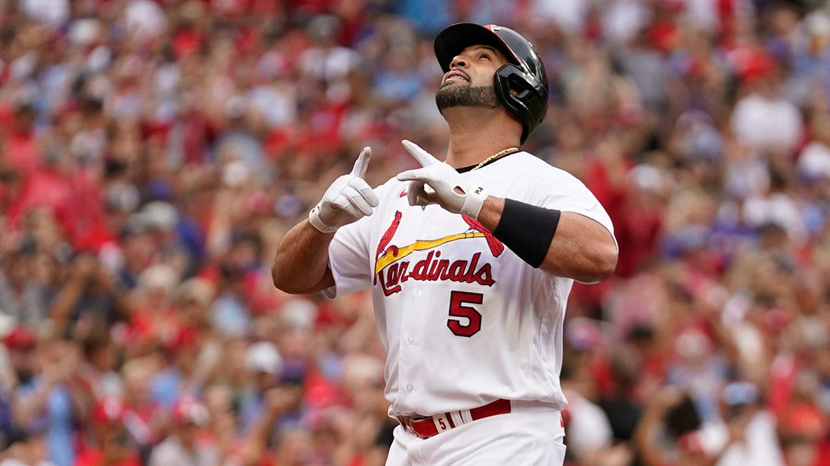 プーホールズ　Albert Pujols Cardinals Albert Pujols blasts 695th home run in Cardinals' 2-0 win