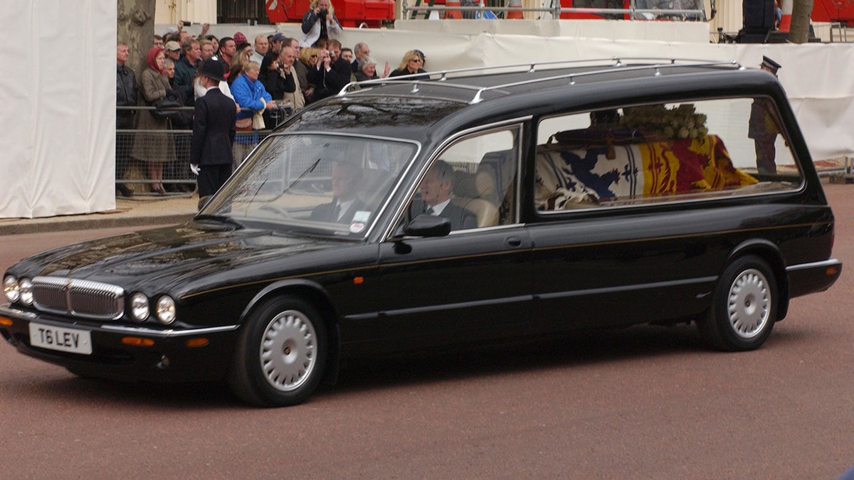 Queen Mother hearse in 2002