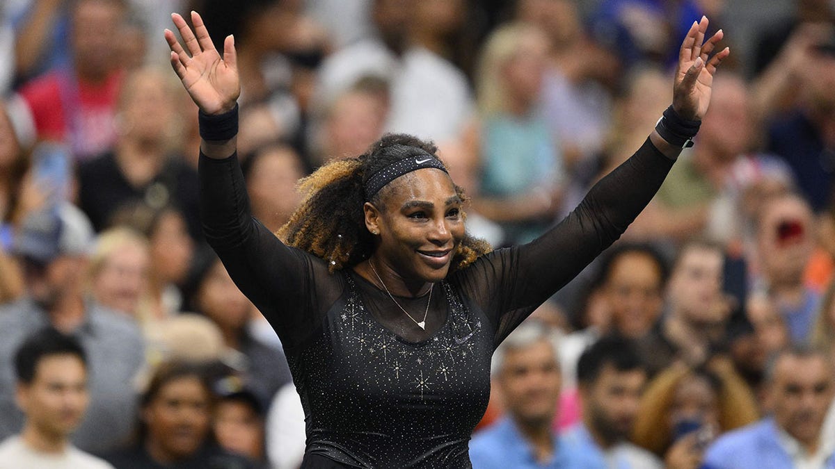 Serena waving to crowd
