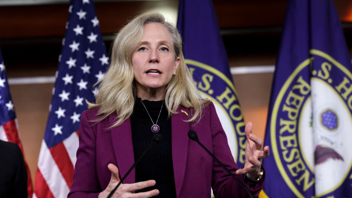 Spanberger Pelosi STOCK Act Democrats House oversight accountability