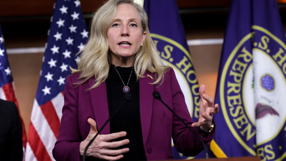 Spanberger Pelosi STOCK Act Democrats House oversight accountability