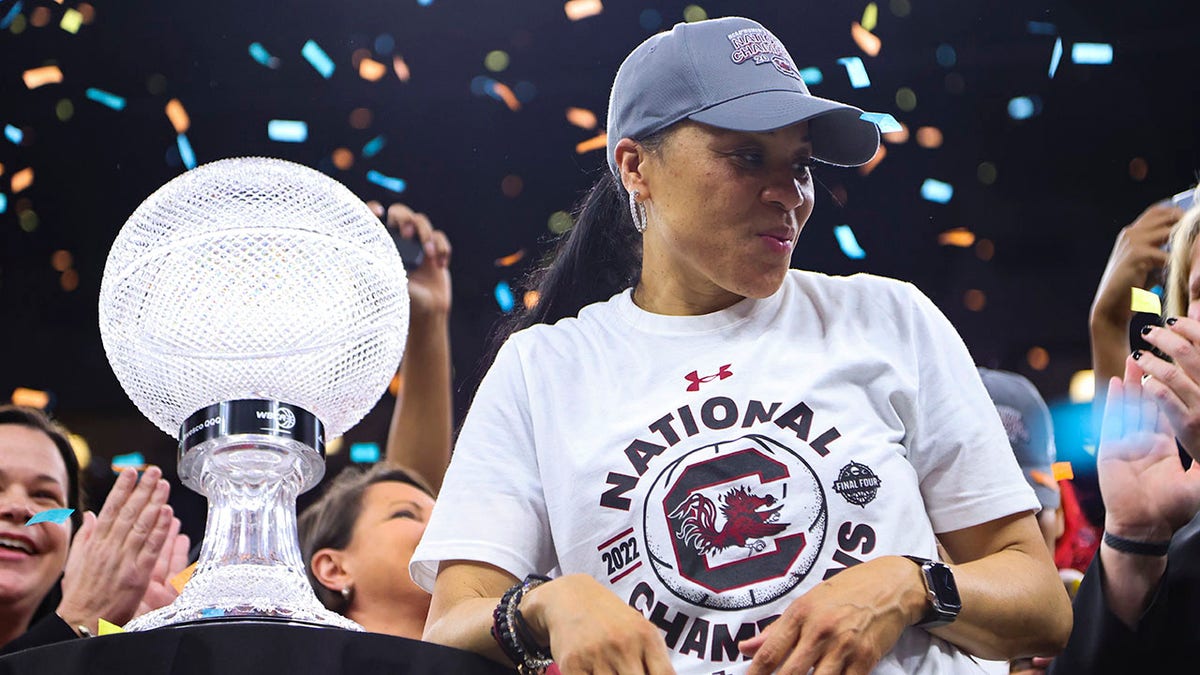 Dawn Staley celebrates national title