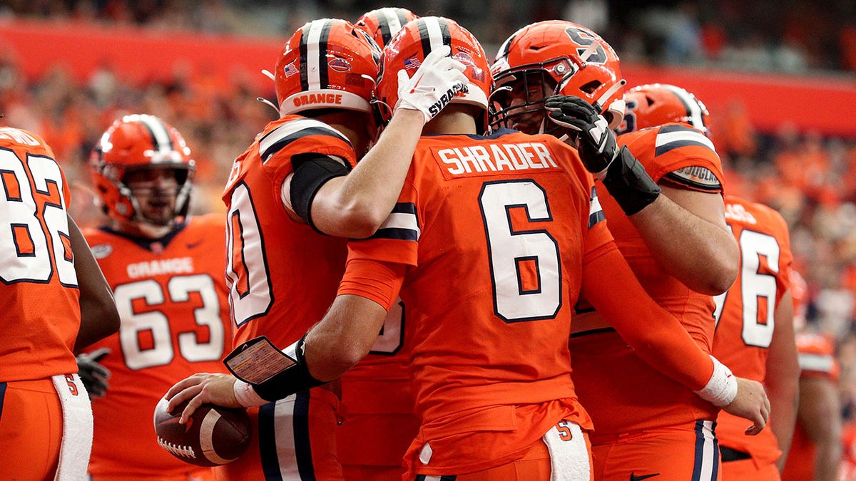 Syracuse deals football score