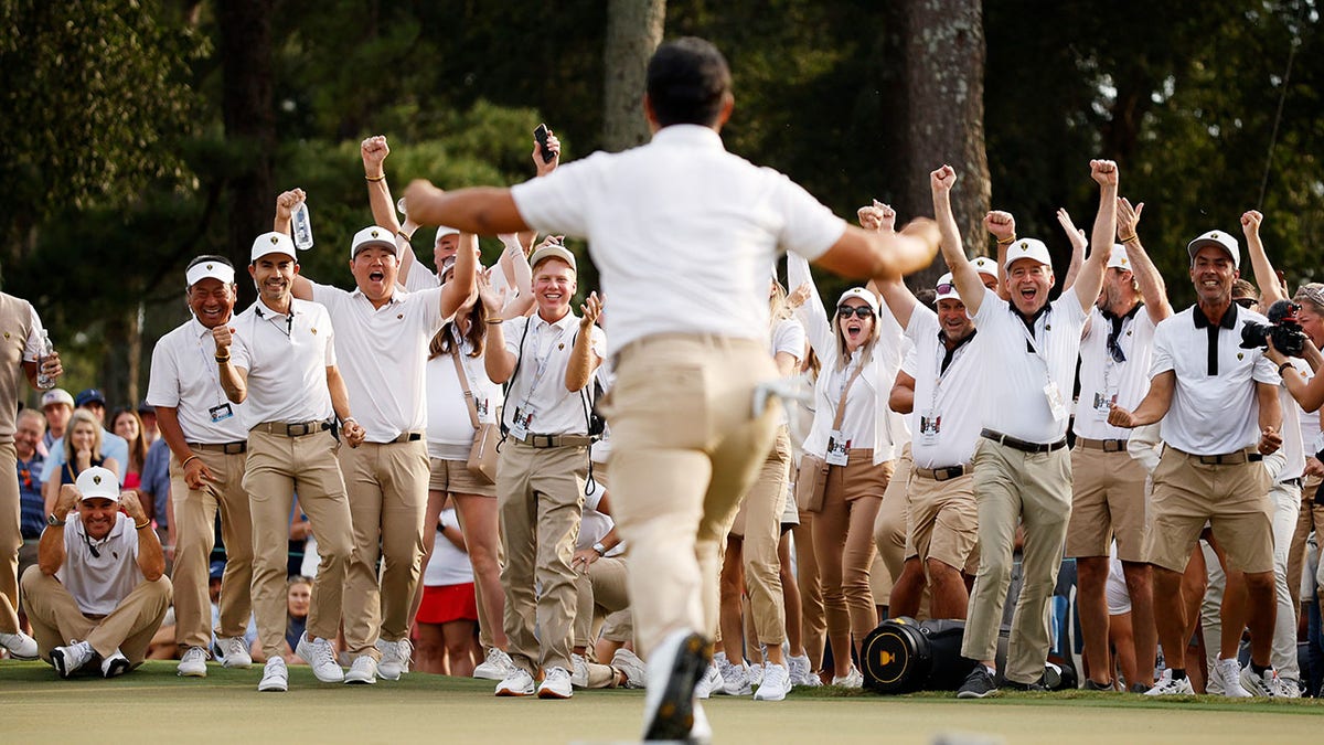 Tom Kim celebrates with internationals