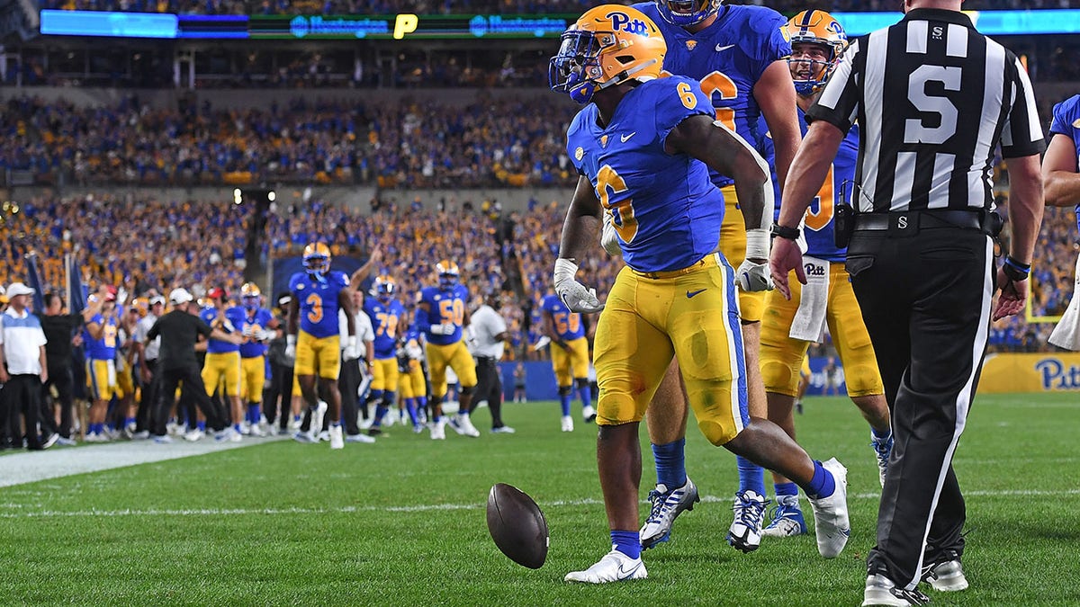Rodney Hammond celebrating touchdown