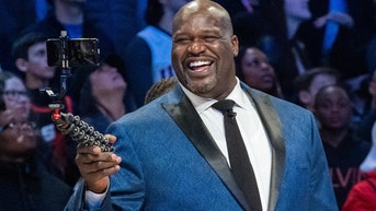 Shaquille O'Neal trolls Charles Barkley during his LSU master's degree graduation ceremony - Fox News
