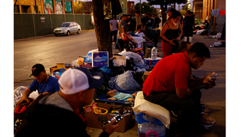 Photos show migrants crowding El Paso, Texas, streets