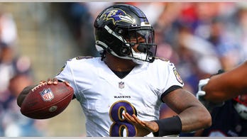 Lamar Jackson totals 5 touchdowns in win over turnover-happy Patriots