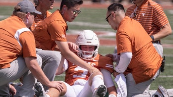 Texas' quarterback situation uncertain with Quinn Ewers injury