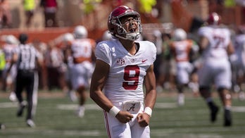 Alabama narrowly avoids stunning upset to Texas with last-minute field goal