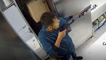 Shotgun-wielding robber steals from a dozen Houston food trucks: report