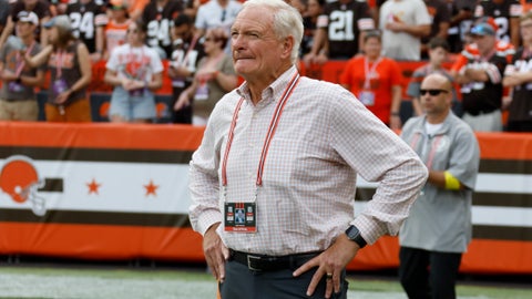 Fan arrested, charged after allegedly hitting Browns owner Jimmy Haslam with water bottle