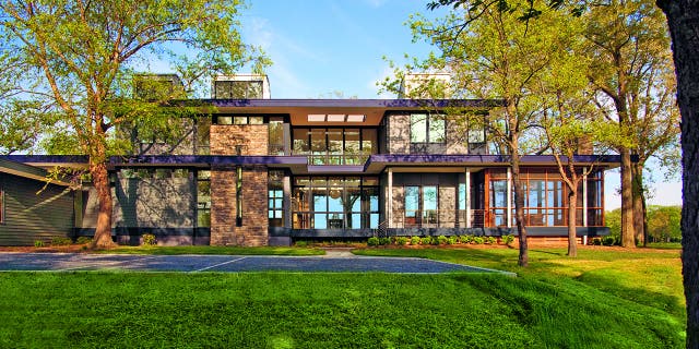 "Beautiful Houses by the Water" is a collection of images from across the world of stunning mansions.