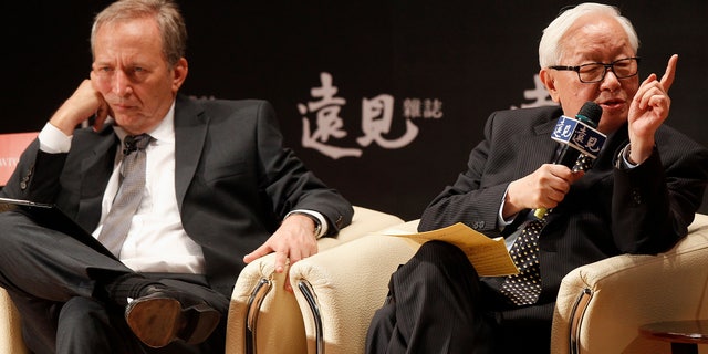 Taiwan Semiconductor Manufacturing Co. founder Morris Chang, right, and Lawrence Summers, ex-director of the White House's National Economic Council, attend a business forum in Taipei, Taiwan, on May 30, 2012.