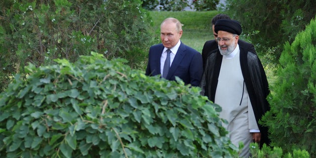 O presidente russo, Vladimir Putin, se encontra com o presidente iraniano, Ebrahim Raisi, em Teerã, Irã, em 19 de julho de 2022. 