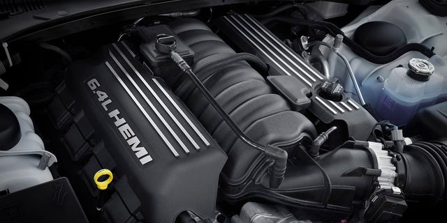 Le V8 de 6,4 litres a été utilisé pour la dernière fois sur la 300 en 2014.