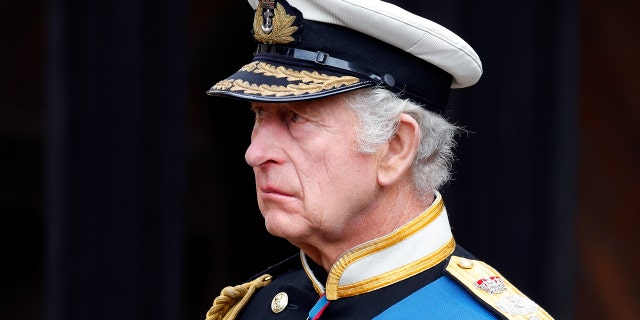 El rei Carles III assisteix al servei d'entrega de la reina Isabel II a la capella de Sant Jordi, al castell de Windsor, el 19 de setembre de 2022 a Windsor, Anglaterra.