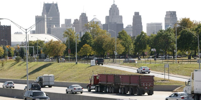 Traffic flows along Interstate 375 near downtown Detroit, on Sept. 30, 2004. A long-delayed plan to dismantle Interstate 375, a 1-mile freeway in Detroit that was built by demolishing Black neighborhoods 60 years ago, was a big winner of federal money Thursday, Sept. 15, 2022.
