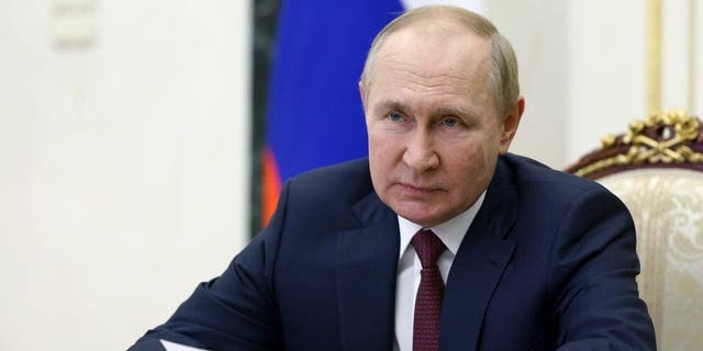 El presidente ruso, Vladimir Putin, dirige una reunión con los jefes de delegación a la 18ª reunión de la Conferencia de Jefes de Agencias de Seguridad e Inteligencia de los Estados miembros de la Comunidad de Estados Independientes por videoconferencia en el Kremlin en Moscú, Rusia, el jueves 29 de septiembre de 2022. 