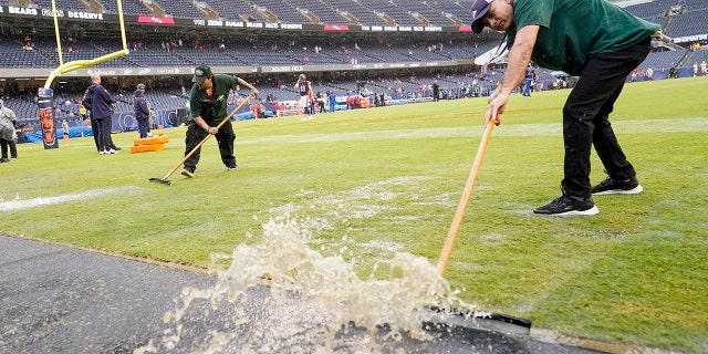 Bears 49ers Plagued With Sloppy Conditions As Torrential Rain Slams Chicago Fox News