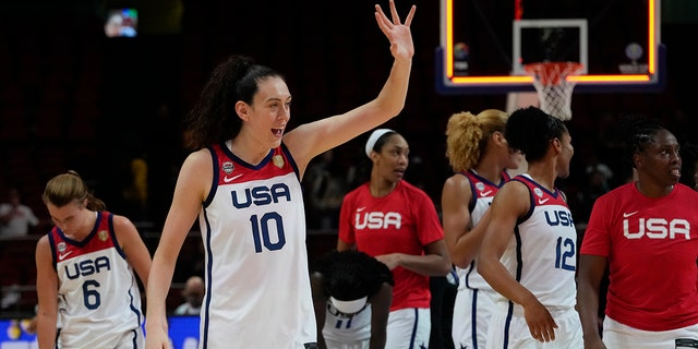 United States' Breanna Stewart waves to the crowd following their win over Bosnia and Herzegovina in their game at the women's Basketball World Cup in Sydney, Australia, Tuesday, Sept. 27, 2022.