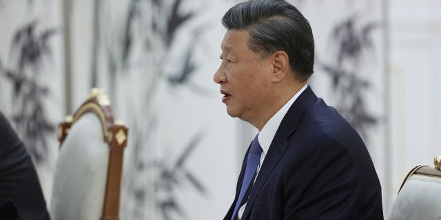 Chinese President Xi Jinping talks to Russian President Vladimir Putin during a meeting on the sidelines of the Shanghai Cooperation Organization (SCO) summit in Samarkand, Uzbekistan September 15, 2022. Sputnik/Alexandr Demyanchuk/Pool via REUTERS