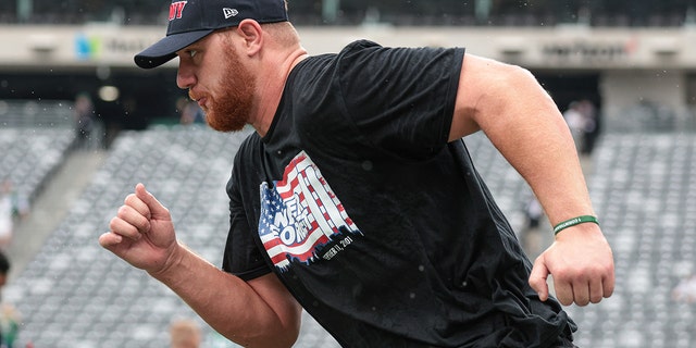 New York Jets offensive tackle Conor McDermott warms up while wearing a shirt honoring the victims of 9/11 before the Baltimore Ravens game at MetLife Stadium, Sept. 11, 2022.