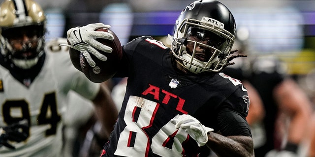 Atlanta Falcons running back Cordarrelle Patterson (84) runs against the New Orleans Saints during the first half of an NFL football game, Sunday, Sept. 11, 2022, in Atlanta.