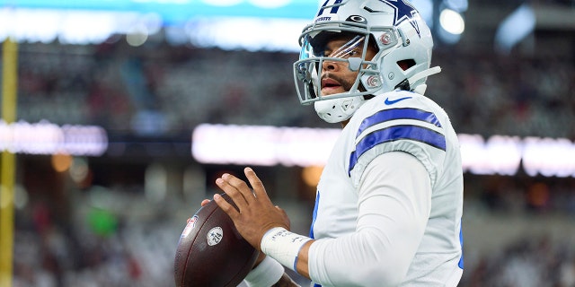 Dak Prescott of the Dallas Cowboys warms up before kickoff against the Tampa Bay Buccaneers on September 11, 2022 in Arlington, Texas.